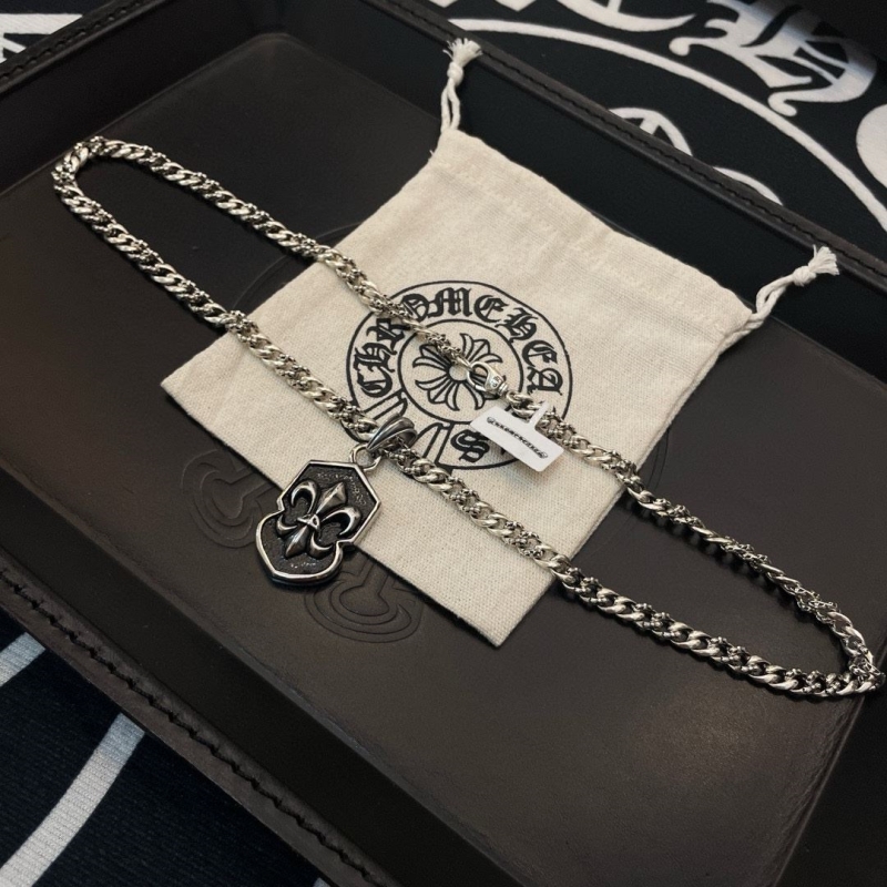 Ch*0me He**ts necklaces